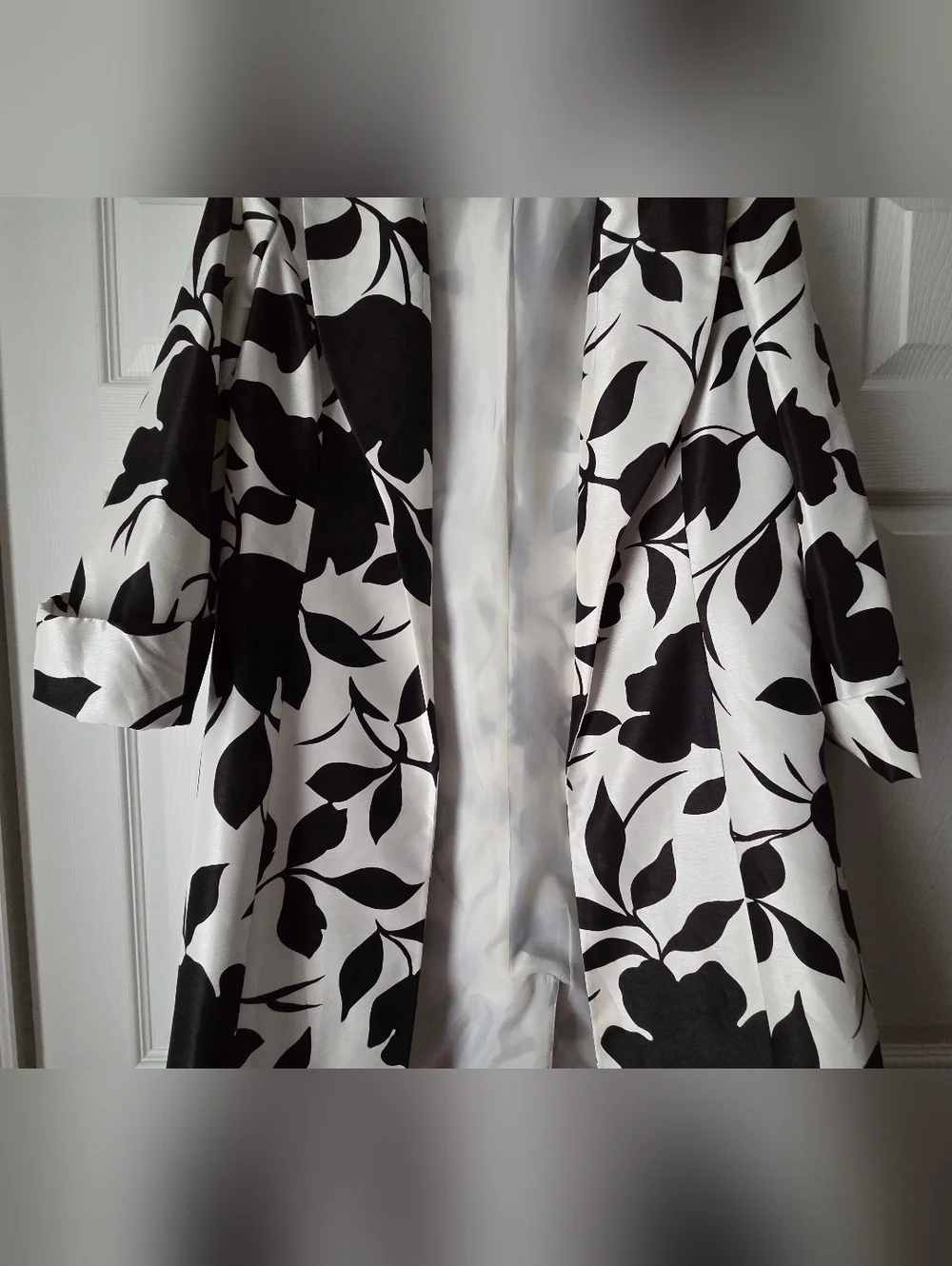 NWOT Le Suit Black and Off White Floral Long Coat Size 14 - Picture 4 of 16